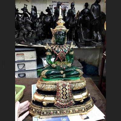 SEATED EMERALD BUDDHA STATUE MEDITATION AMULET GREEN OLD GOLD LARGE ARMOR 9 IN 0041
