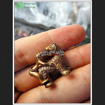 THAI AMULET BRING LOVE ATTRACTION TIGER TAKE LADY LP PINT WAT NONGKASORN