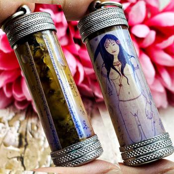 NAMANPAI OIL DOKTHONG LADY SEX ATTRACTION LOVE KWANCHAI THAI AMULET BE2551 7330
