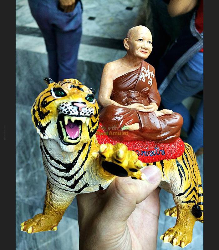 LARGE BRONZE STATUE HAND PAINT MONK TIGER RIDER THAI AMULET LP PERN BE2556