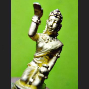 MINIATURE LADY BECKON CATCH MORE CUSTOMER TRADING THAI AMULET LP KEY 18K GOLD 7896