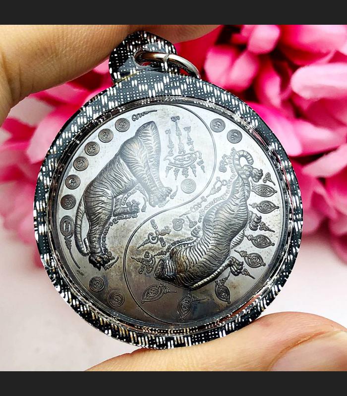 Medal Tiger Hue Cut Head Yin Yang Protect life Lucky Lp Chanai Thai Amulet 15964