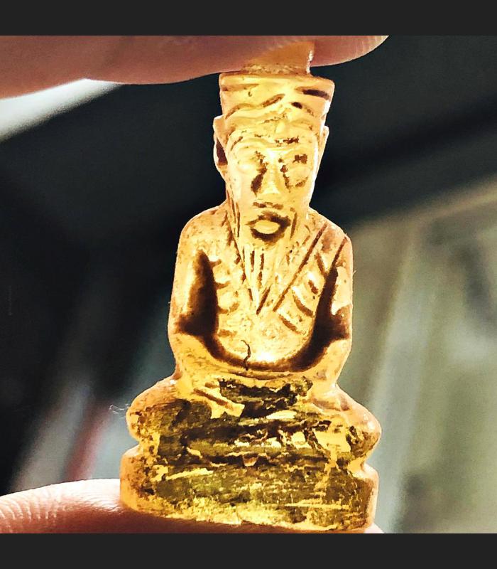 Leklai Naga Eye Healing Stone Lersri Hermit Meditation Yellow Thai Amulet 16641