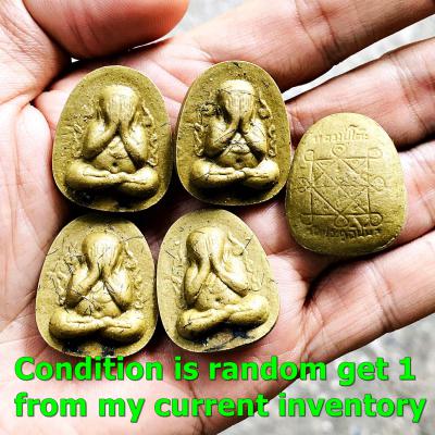 Close Eye Pidta KaNokKang Yellow Oil Rich Wealth Lp Toh Be2522 Thai Amulet 17350