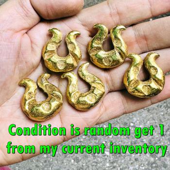 Leklai Suwanracha Yellow Gold Magic Omega Horn Evil Protection Thai Amulet 18081