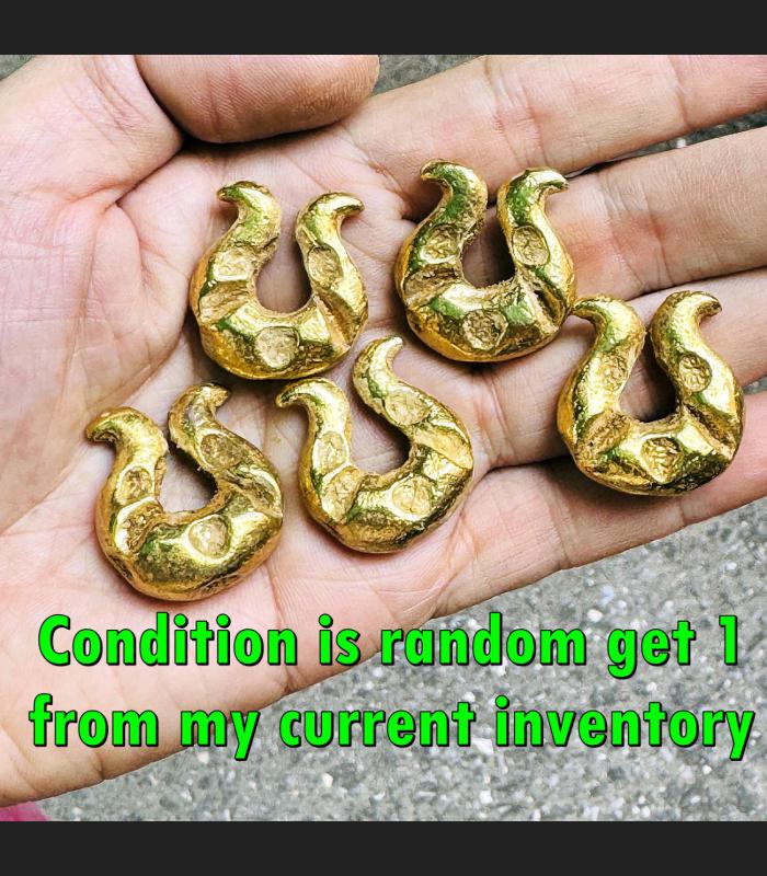 Leklai Suwanracha Yellow Gold Magic Omega Horn Evil Protection Thai Amulet 18081