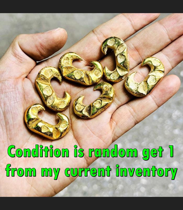 Leklai Suwanracha Yellow Gold Magic Demon Horn Evil Protection Thai Amulet 18082