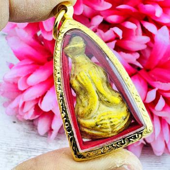 Leklai SuWanRaCha Yellow Gold Pidta Closed Eye Calabash Yantra Thai Amulet 18227