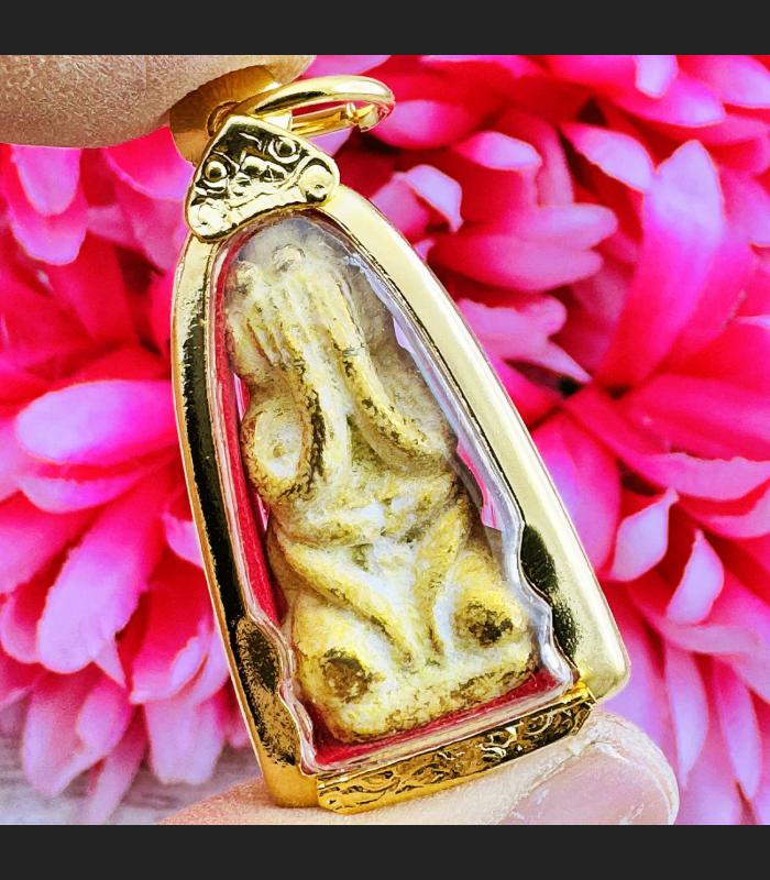 Pidta Closed Eye Leklai SuWanRaCha Yellow Gold Protection Life Thai Amulet 18229