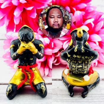 Gold Winner Champion Boxing Statue Hunpayon Waikru Sann Muay Thai Amulet #18512